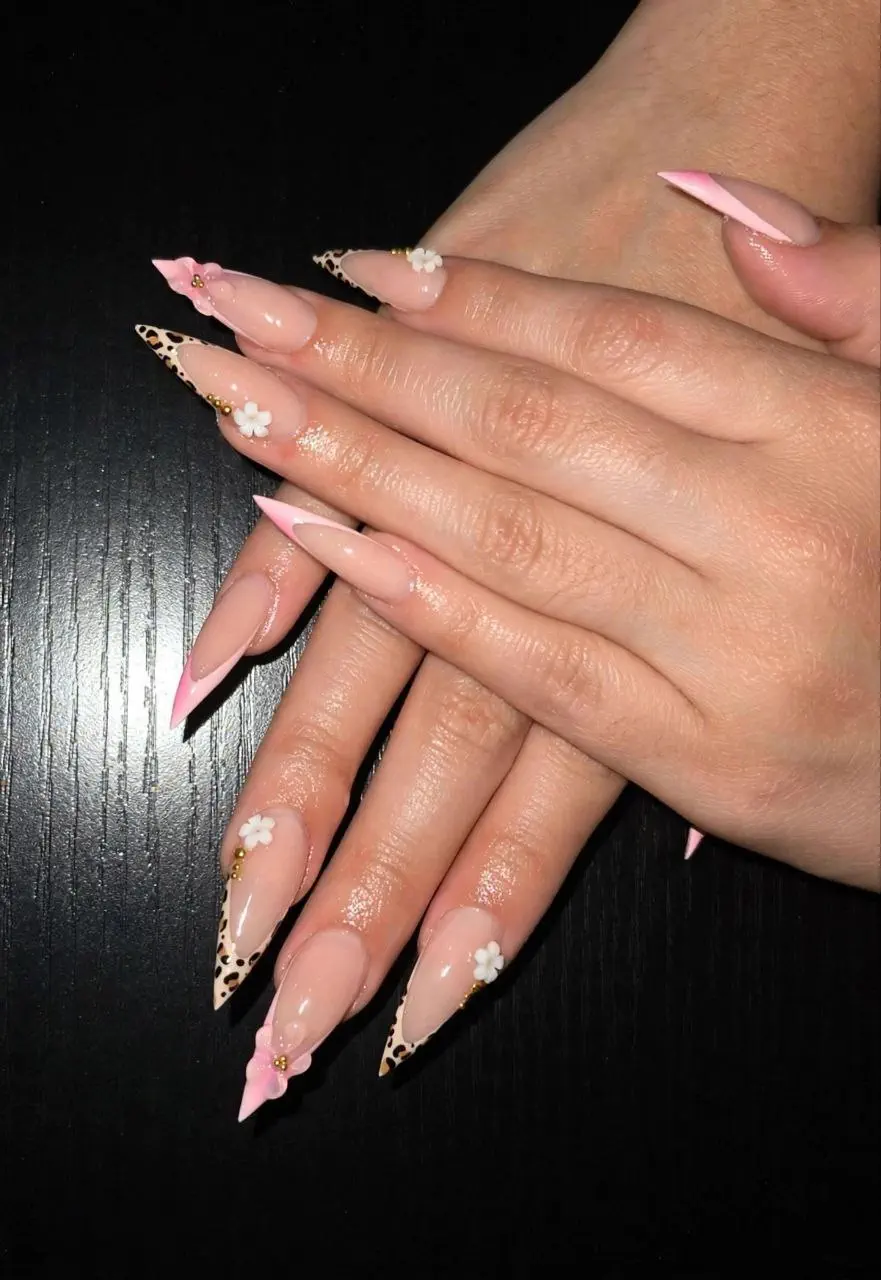 3D nail art με stiletto νύχια, λουλούδια και leopard French – Elegant Nails Αγρίνιο