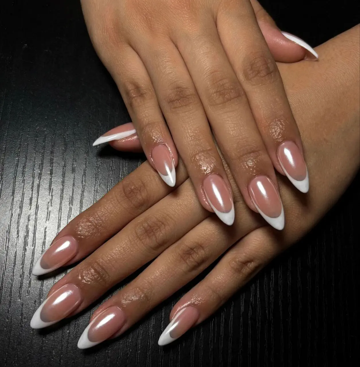 Αμυγδαλωτό ημιμόνιμο nude με στρας – Elegant Nails Αγρίνιο
